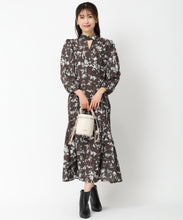 画像をギャラリービューアに読み込む, ぼかしフラワータイ付きワンピース/MM437409 (ブラウン)