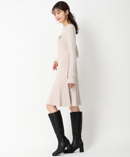 画像をギャラリービューアに読み込む, ブローチ付きAラインニットワンピース/MM447402