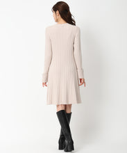 画像をギャラリービューアに読み込む, ブローチ付きAラインニットワンピース/MM447402
