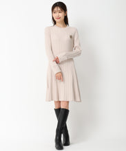 画像をギャラリービューアに読み込む, ブローチ付きAラインニットワンピース/MM447402