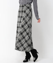 画像をギャラリービューアに読み込む, ロービングチェックAラインスカート/MM447212 (ブラック)