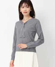 画像をギャラリービューアに読み込む, 【11月下旬入荷予定/WEB先行予約販売】パールリング付きラメボウタイニット/MM448319 (グレー)