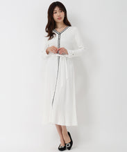 画像をギャラリービューアに読み込む, カフス袖Vネックニットワンピース/MM517413 (ホワイト)