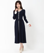画像をギャラリービューアに読み込む, カフス袖Vネックニットワンピース/MM517413 (ネイビー)