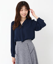 画像をギャラリービューアに読み込む, パールバー付きタイブラウス/MM518101
