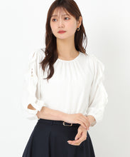 画像をギャラリービューアに読み込む, ラッフルフリル袖開きブラウス/MM518112 (ホワイト)