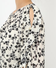 画像をギャラリービューアに読み込む, ラッフルフリル袖開きブラウス/MM518112