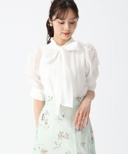 画像をギャラリービューアに読み込む, シャーリングシアーボウタイブラウス/TT538106 (オフホワイト)