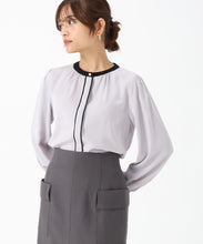 画像をギャラリービューアに読み込む, 配色バンドカラーブラウス/MM538110 (グレー)