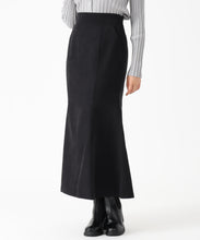 画像をギャラリービューアに読み込む, ピーチサテンマーメイドスカート/MM547203 (ブラック)