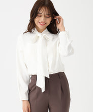 画像をギャラリービューアに読み込む, リボンボウタイブラウス/MM558109 (ホワイト)