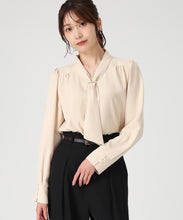 画像をギャラリービューアに読み込む, バー付きタイブラウス/MM548105 (ベージュ)