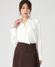 画像をギャラリービューアに読み込む, バー付きタイブラウス/MM548105 (ホワイト)