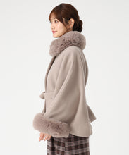 画像をギャラリービューアに読み込む, ブローチ付きポンチョコート/MM548603 1