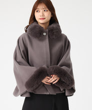 画像をギャラリービューアに読み込む, ブローチ付きポンチョコート/MM548603 (チャコールグレー)