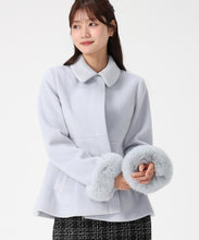 画像をギャラリービューアに読み込む, 2way袖ファーペプラムコート/MM558601 (ブルー)