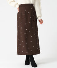 画像をギャラリービューアに読み込む, 刺繡タイトスカート/TT547215 (ブラウン)