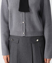 画像をギャラリービューアに読み込む, 【WEB限定予約アイテム/11月上旬入荷予定】3way衿×タイ付きビジュ釦カーディガン/MM558403