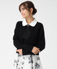 画像をギャラリービューアに読み込む, 【WEB限定予約アイテム/11月上旬入荷予定】3way衿×タイ付きビジュ釦カーディガン/MM558403