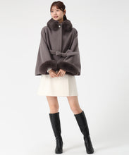 画像をギャラリービューアに読み込む, 【再入荷】【グレージュのみ12月下旬予約】ブローチ付きポンチョコート/MM548603