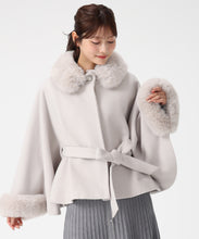 画像をギャラリービューアに読み込む, 【予約品 11月末入荷予定】ブローチ付きポンチョコート/MM548603