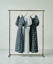 画像をギャラリービューアに読み込む, 一部店舗限定 2wayオフショルチェックフレアワンピース/MM557410