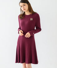 画像をギャラリービューアに読み込む, ブローチ付きAラインニットワンピース/MM447402