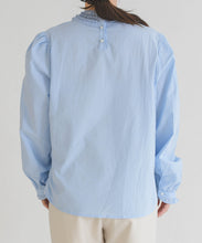 画像をギャラリービューアに読み込む, 【一部店舗限定】フリルスタンドカラーブラウス/MM658110