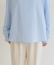 画像をギャラリービューアに読み込む, 【一部店舗限定】フリルスタンドカラーブラウス/MM658110