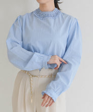 画像をギャラリービューアに読み込む, 【一部店舗限定】フリルスタンドカラーブラウス/MM658110