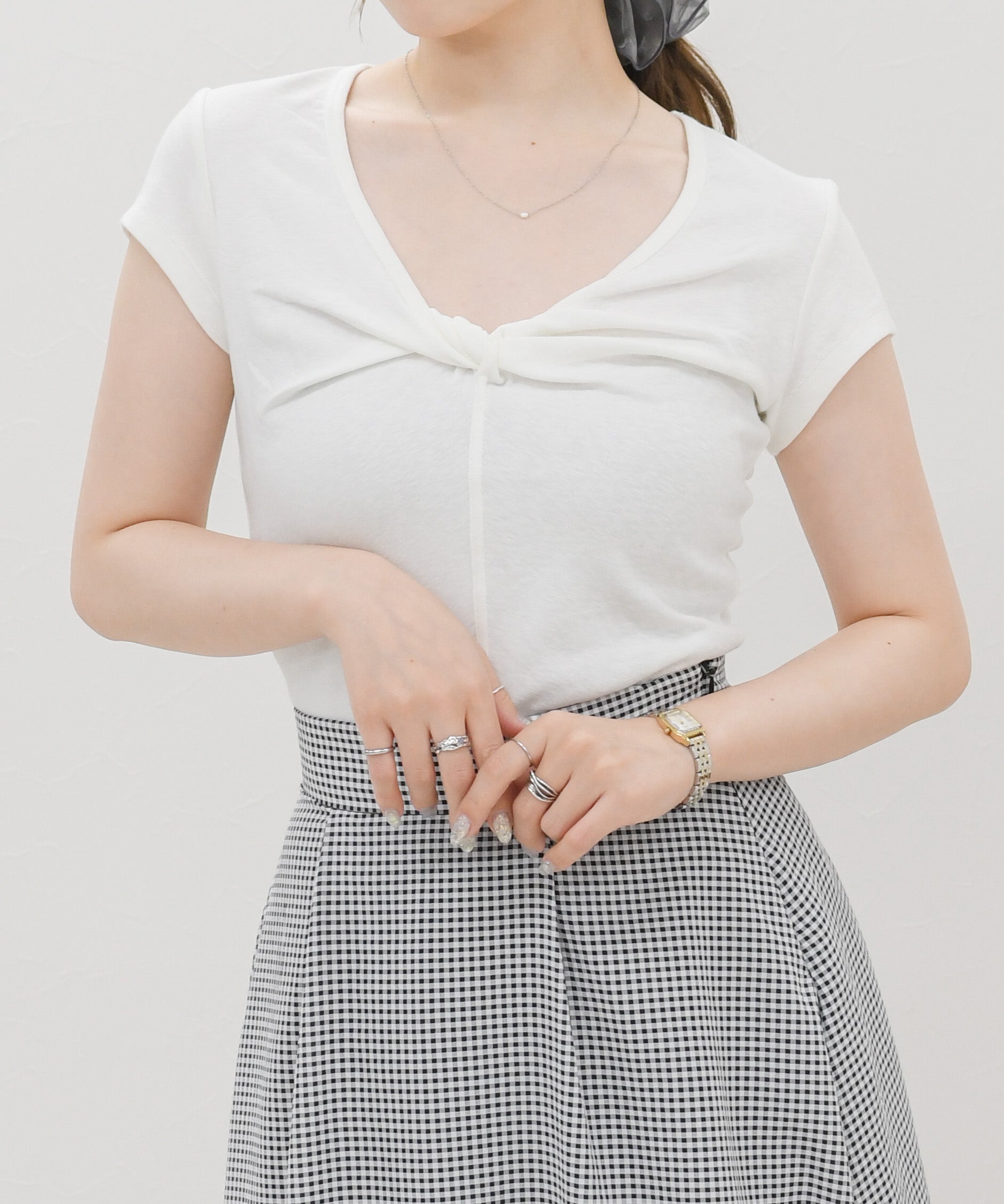 一部店舗限定】フロントツイスト半袖カットソー/MM658213 – MISCH