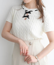 画像をギャラリービューアに読み込む, 【一部店舗限定】フロントリボン半袖ニット/TT658304