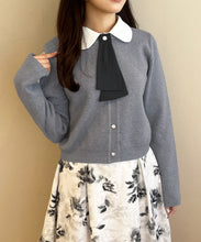 画像をギャラリービューアに読み込む, 【WEB限定予約アイテム/11月上旬入荷予定】3way衿×タイ付きビジュ釦カーディガン/MM558403