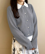 画像をギャラリービューアに読み込む, 【WEB限定予約アイテム/11月上旬入荷予定】3way衿×タイ付きビジュ釦カーディガン/MM558403