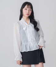 画像をギャラリービューアに読み込む, 【一部店舗限定】ドットシアーVネックブラウス/MM658105