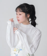 画像をギャラリービューアに読み込む, 【一部店舗限定】フリルスタンドカラーブラウス/MM658110