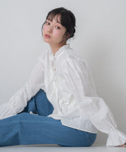 画像をギャラリービューアに読み込む, 【一部店舗限定】フリルカラー前リボンブラウス/MM658108