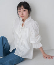 画像をギャラリービューアに読み込む, 【一部店舗限定】フリルカラー前リボンブラウス/MM658108