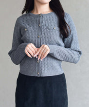 画像をギャラリービューアに読み込む, 【WEB限定予約販売/11月中旬発売予定】シャツ襟付きケーブルカーディガン/MM548410