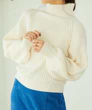 画像をギャラリービューアに読み込む, ハイネックボリュームスリーブニット/MO33N04