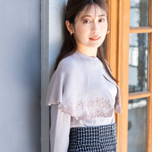 画像をギャラリービューアに読み込む, フラワー刺繍ケープニット/mm338310
