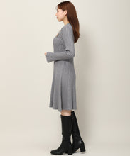 画像をギャラリービューアに読み込む, ブローチ付き成型リブニットワンピース/MM347401