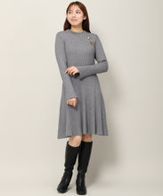 画像をギャラリービューアに読み込む, ブローチ付き成型リブニットワンピース/MM347401