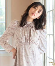 画像をギャラリービューアに読み込む, ハイネックタイ付きフラワーワンピース/MM347410