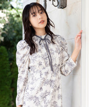 画像をギャラリービューアに読み込む, ハイネックタイ付きフラワーワンピース/MM347410