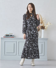 画像をギャラリービューアに読み込む, ぼかしフラワータイ付きワンピース/MM437409