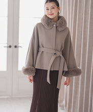 画像をギャラリービューアに読み込む, 【再入荷】【グレージュのみ12月下旬予約】ブローチ付きポンチョコート/MM548603