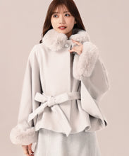 画像をギャラリービューアに読み込む, 【再入荷】【グレージュのみ12月下旬予約】ブローチ付きポンチョコート/MM548603