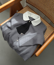 画像をギャラリービューアに読み込む, 【WEB限定予約アイテム/11月上旬入荷予定】3way衿×タイ付きビジュ釦カーディガン/MM558403