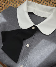 画像をギャラリービューアに読み込む, 【WEB限定予約アイテム/11月上旬入荷予定】3way衿×タイ付きビジュ釦カーディガン/MM558403